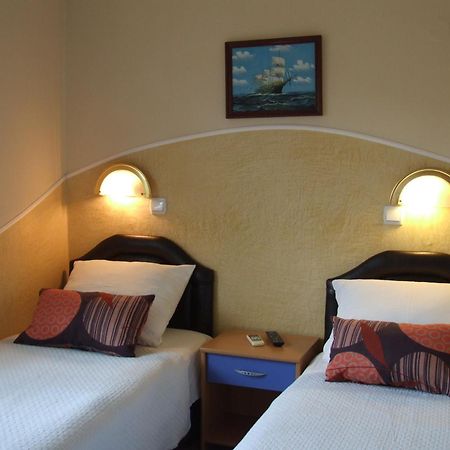 Apartments Pod Lozom With Seaview Petrovac Habitación foto