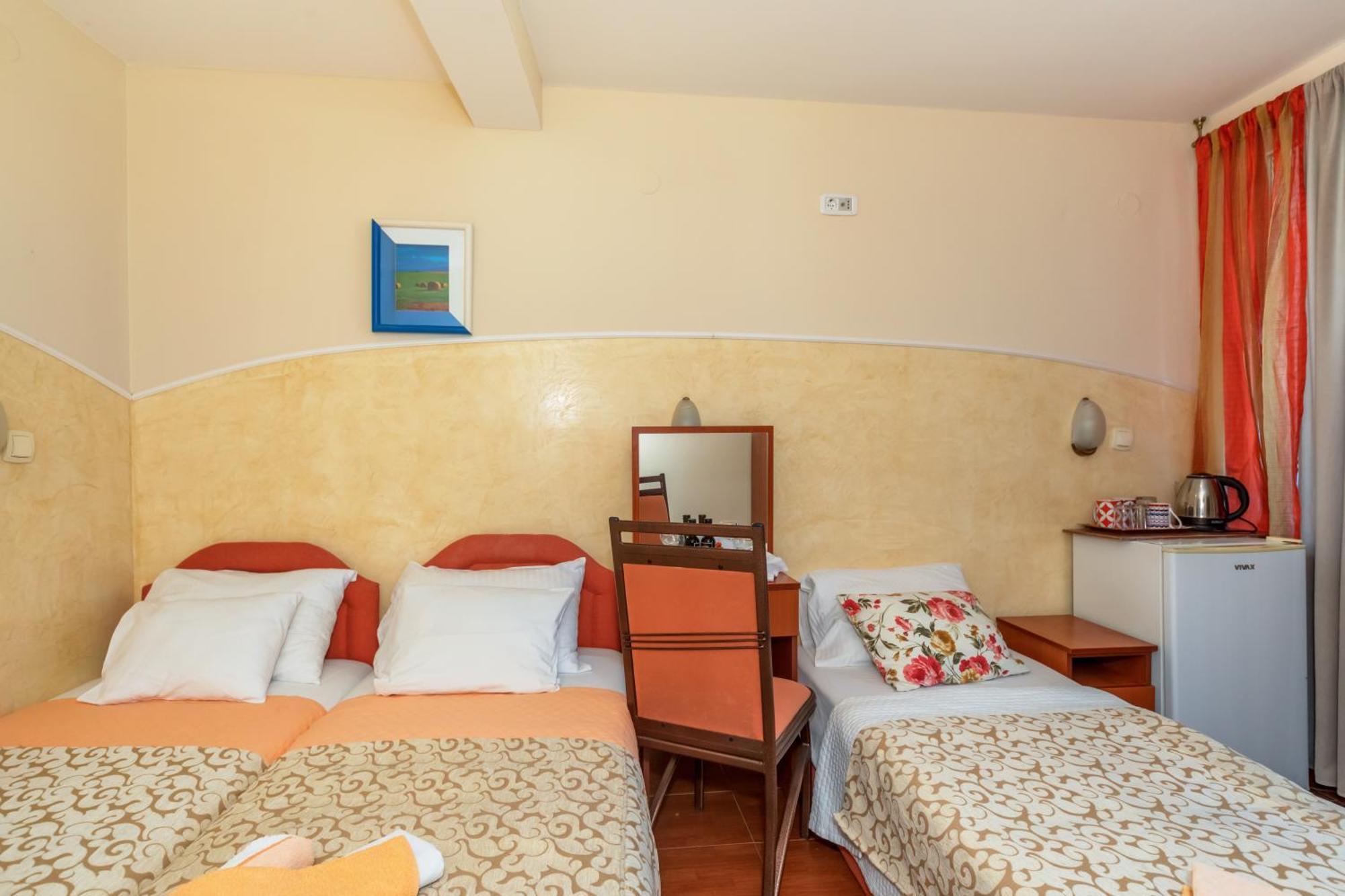 Apartments Pod Lozom With Seaview Petrovac Habitación foto