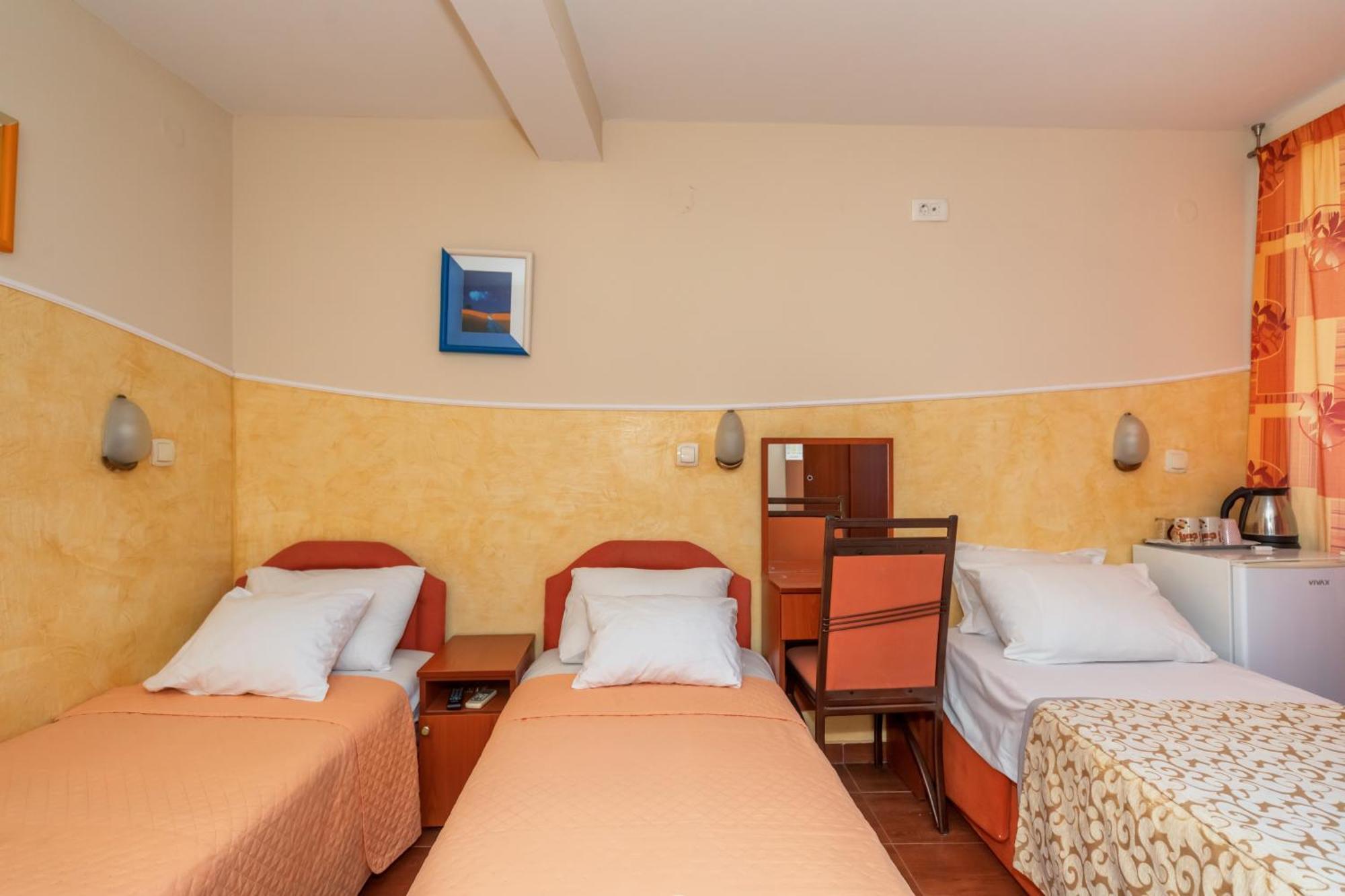 Apartments Pod Lozom With Seaview Petrovac Habitación foto